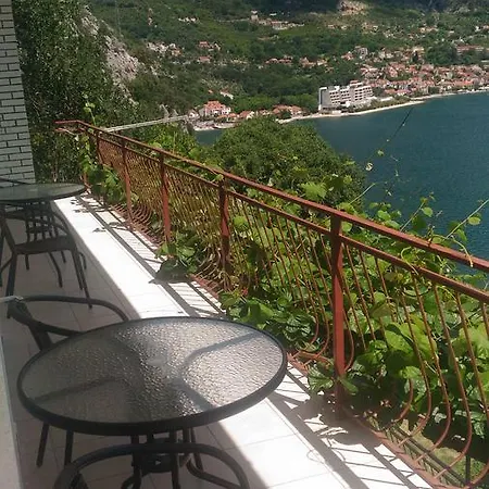 Apartment Angelina Risan Exterior photo